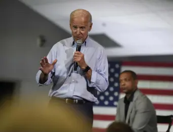  ?? AP FILE ?? CENTER STAGE: Democratic presidenti­al candidate and former Vice President Joe Biden speaks at a town hall meeting on Sunday in Charleston, S.C.