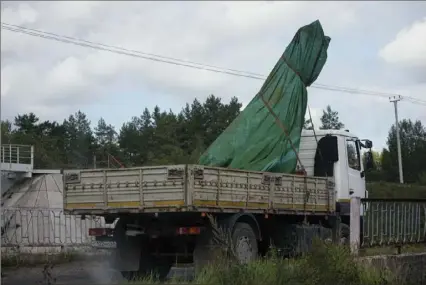  ?? Alexander Zemlianich­enko/Associated Press ?? A truck on Friday carries a part of a private jet that crashed near the village of Kuzhenkino, Tver region, Russia.