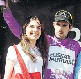  ?? FOTO: EFE ?? Nuevo líder Aberasturi, en el podio con el maillot morado de la Vuelta a Burgos