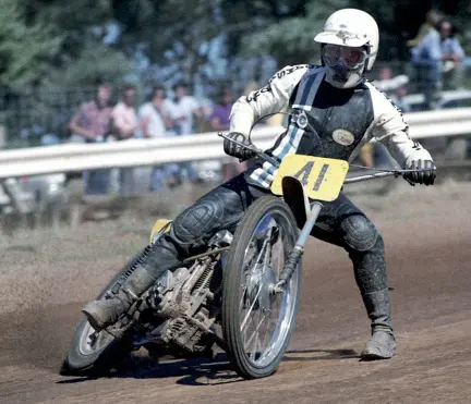  ??  ?? ABOVE Gary Reid’s superb image of Geoff Curtis in full flight at the 1973 Australian Short Circuit Championsh­ips at Granite Park, Seymour, Victoria. BELOW LEFT One of Gary’s winning portfolio of six images.