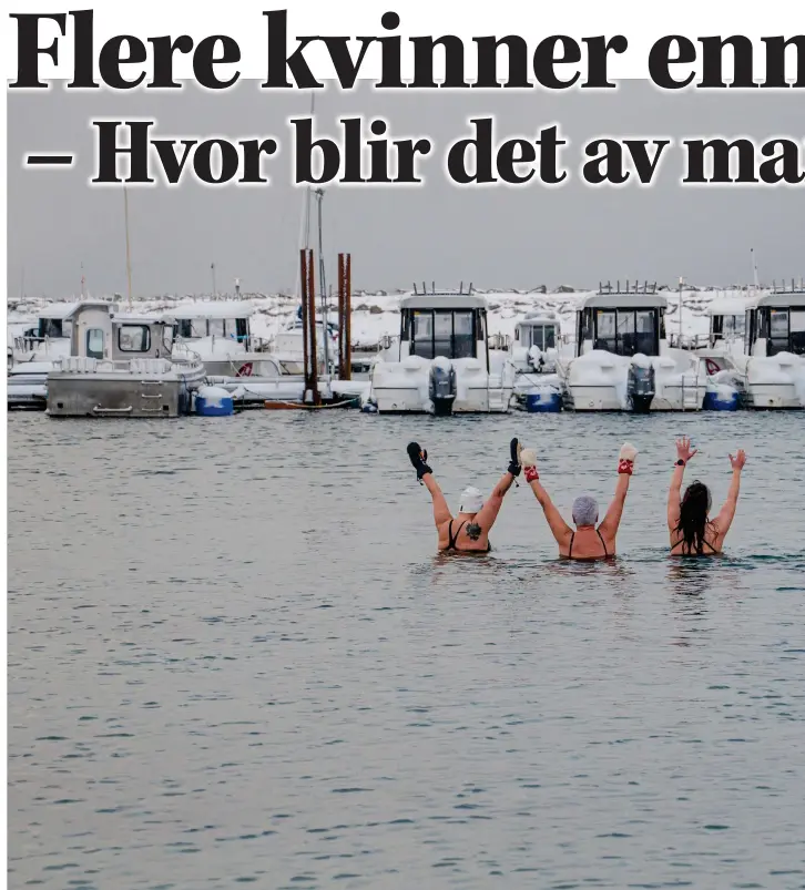  ?? FOTO: KRISTINA BÅTNES HESTDAHL ?? FAST GJENG: Rundt omkring i Nord-Troms har det dukket opp flere isbadegrup­per, som denne på Skjervøy. Her er det Bente Slotnes Volden, Bente Slotnes, Sandra Slotnes og Anja Båtnes som tar seg et bad i den tre grader varme sjøen.