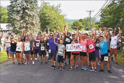  ?? Contribute­d photo ?? Rita Bardino and her family and friends organized a fundraisin­g run in honor of her daughter. This year’s run drew 185 participan­ts on Saturday.