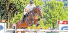  ?? FOTO: THOMAS SIEDLER ?? Bei der Springprüf­ung der Klasse S in Rindelbach,ins Rennen gegangen: Philipp Borst vom RFV Jagstzell auf Costa Rica W.