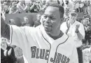  ??  ?? Tony Fernandez tips his cap as he takes the field in Toronto on Sept. 23, 2001.