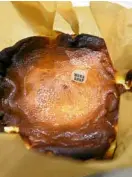  ??  ?? Le Petit Soufflé’s Basque Burnt Cheesecake