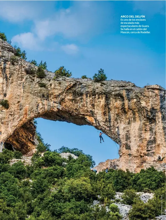  ??  ?? ARCO DEL DELFÍN
Es uno de los enclaves de escalada más espectacul­ares de Guara. Se halla en el cañón del Mascún, cerca de Rodellar.