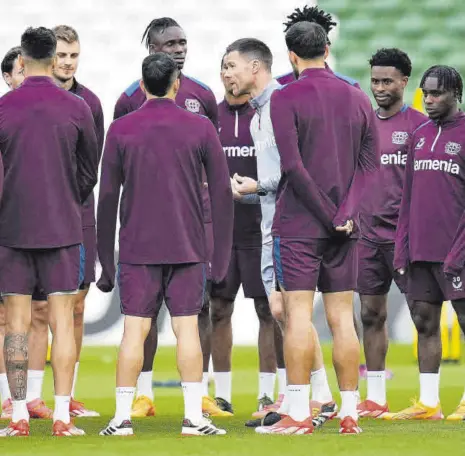  ?? // AP ?? Xabi Alonso, durante el entrenamie­nto previo a la final que se disputará hoy en Dublín entre Atalanta y Leverkusen