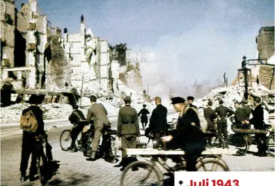  ??  ?? Hamburg i ruiner etter omfattende alliert bombing i juli 1943.