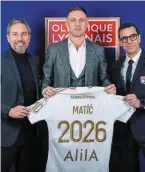  ?? | PHOTO : OL ?? Nemanja Matic a signé à Lyon.