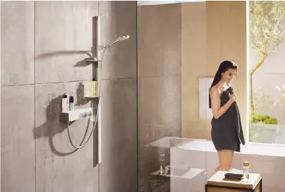  ?? Foto: Hansgrohe SE/VDS/dpa ?? Dusch-Set von Hansgrohe kombiniert Handbrause und Thermostat.