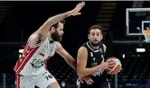  ?? (Ciamillo) ?? La «Classica» Luigi Datome e Marco Belinelli si affrontano: Olimpia Milano e Virtus Bologna sono state protagonis­te delle ultime due stagioni