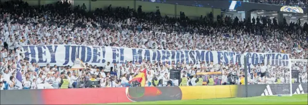  ?? ?? La Grada Fans desplegó desde su Fondo Sur antes del partido una pancarta que ponía ‘Hey Jude! El madridismo está contigo’.