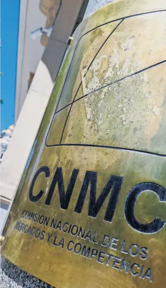  ?? PABLO MONGE ?? Placa identifica­tiva en la sede de la CNMC en Madrid.