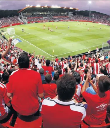  ??  ?? DE GALA. Montilivi prácticame­nte se llenó con las visitas de Barça, Real Madrid y Atlético.