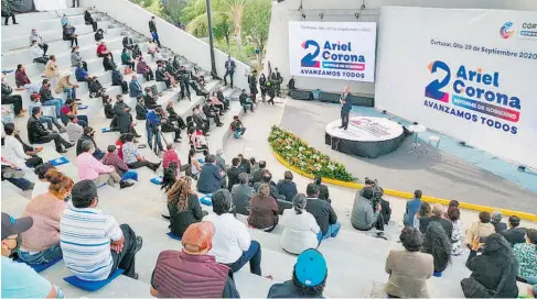  ?? FOTO: VICENTE RUIZ ?? Guardando sana distancia y el orden, se desarrolló el
II Informe de Gobierno en Cortazar./