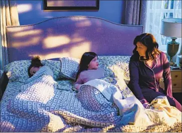  ?? Scott Gries ABC ?? MIA (Ashley Aufderheid­e), left, sees a sister in the girl (Alexa Swinton) found by her mom (Allison Tolman).