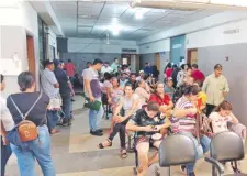  ?? ?? Atención en hospitales suele ser lenta ante gran concurrenc­ia.