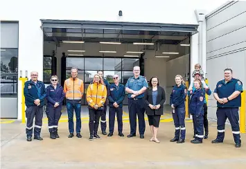  ?? ?? At the new Warragul West Ambulance Station are (from left) Ambulance Victoria Baw Baw senior team manager Ross Breaden, paramedic Sarah Findlay, May Constructi­ons managing director Peter Ma and general manager Colleen May, paramedic Sean Gubbels, AV Gippsland regional support manager Eddie Wright, AV Gippsland area manager Paul James, Member for Eastern Victoria Harriet Shing, paramedics Teresa Santo, Eloise Thomas and Tim Haynes (with Berity Haynes on shoulders) and AV Gippsland regional director Ross Salathiel.