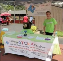  ??  ?? Jenna Yorko, founder and CEO of the GOTCHA Club, hands out informatio­n about her club