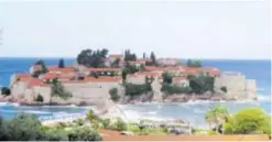  ??  ?? Sveti Stefan, crnogorsko odmarališt­e za bogate goste