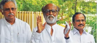  ?? Agence France-presse ?? ↑
Rajinikant­h (centre) addresses the media representa­tives in front of his residence in Chennai on Thursday.