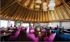  ?? ?? With its distinctiv­e decor and soaring circular ceiling, the recently renovated Birdcage Bar at the Hotel Wailea in Maui woos real lovebirds every evening.