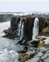  ??  ?? Der Wasserfall Selfoss liegt im Norden Islands