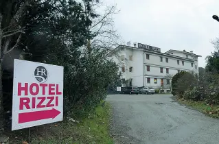  ??  ?? Futuro a rischio Ora, scaduto il contratto con la prefettura, il futuro dell’hotel Rizzi è tutto da riscrivere.