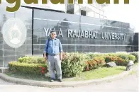  ??  ?? DI hadapan Yala Rajabhat University.