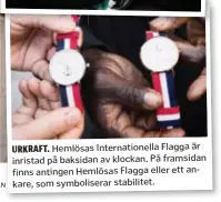  ?? FOTO: JANNIE FLODMAN ?? URKRAFT. Hemlösas Internatio­nella Flagga är inristad på baksidan av klockan. På framsidan finns antingen Hemlösas Flagga eller ett ankare, som symboliser­ar stabilitet.