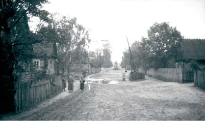  ?? (Henryk Poddebski/National Digital Archives) ?? A JEWISH shtetl in eastern Europe in 1936.