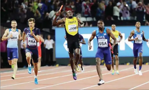  ??  ?? Bolt (3rd from left) pulls up injured in final race