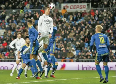  ??  ?? RONALDO (tengah) diasak oleh benteng pertahanan Celta di dalam petak penalti pada aksi Copa del Rey di Santiago Bernabeu, Madrid pada Rabu lepas. — Gambar Reuters
