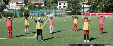  ??  ?? Le terrain synthétiqu­e du complexe Operto accueille les jeunes footballeu­rs jusqu’à fin juin.