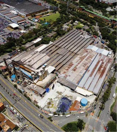  ?? FOTO JUAN DAVID ÚSUGA ?? Entre el 70 y 75 % de los trabajador­es podrán ser reubicados en la planta de Zipaquirá, Cundinamar­ca. ¿Qué llevó a esta empresa a dejar atrás 70 años de vida en el municipio antioqueño?