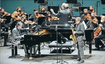  ?? ANTONI BOFILL ?? Carles Margarit interpreta al saxo Summertime amb l’Orquestra Simfònica del Liceu