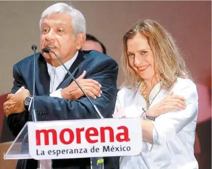  ?? OMAR MENESES ?? López Obrador acudió a la plancha del Zócalo, junto con su esposa e hijos, para celebrar la victoria.