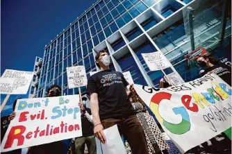  ?? Dai Sugano/bay Area News Group ?? Google employees and others protest the war in Gaza and Google’s work with the Israeli government Tuesday in front of Google offices in Sunnyvale, Calif.