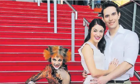  ?? FOTO: STEPHAN EPPINGER ?? Darsteller aus den Erfolgsmus­icals „Cats“und „West Side Story“im Musical Dome.