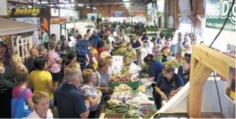  ??  ?? Que ce soit par le biais du Marché des fermiers, des festivals ou des loisirs, la Ville fait tout en son pouvoir pour répondre aux attentes de ses citoyens.