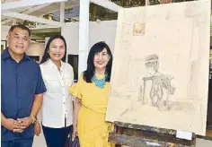  ??  ?? Engineer Angel and Jing Puentespin­a of the Puentespin­a Orchids and Tropical Plants and SM’s Millie Dizon beside a canvas that was part of the studio of Victorio Edades