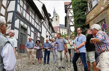  ?? Foto: Reiner Schmalzl ?? Die Exkursions­teilnehmer zeigten sich beeindruck­t von der Stadt Treffurt.