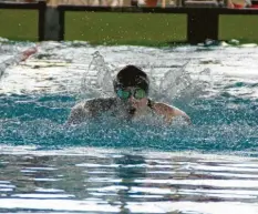  ?? Foto: Johanna Gölder ?? Felix Odau vom Schwimmtea­m Neusäß konnte bei fünf Starts fünf Podestplät­ze belegen und trug damit viele Punkte zum fünften Platz seiner Mannschaft bei.