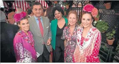  ?? ?? Claudia de la Cruz, Jesús Resa, Melani Ricvers, Restes Cano Romero y Natividad Fernández.