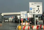  ??  ?? Snodo L’ingresso del Terminal di Fusina, una delle attività su cui ripartirà la Mantovani dopo l’ok al concordato