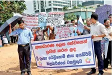  ??  ?? Employees from the Debt Recovery Section of Sri Lanka Telecom were among those who protested opposite the Presidenti­al Secretaria­t, on Friday. Pic by M.D. Nissanka