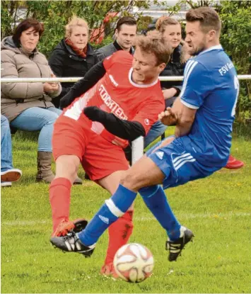  ?? Foto: Reinhold Radloff ?? Aller Einsatz half nichts: Der TSV Klosterlec­hfeld (hier im Spiel gegen Großaiting­en) stieg nach einem Jahr in der Kreisklass­e wie der in die A Klasse ab.