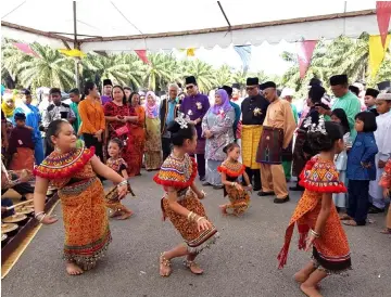  ??  ?? Guests of honour witnessing a traditiona­l Iban Dayak dance during the event.