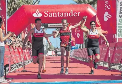  ??  ?? Embajador del Santander. Antón, olímpico y doble campeón del mundo de maratón, estará en la sesión de atletismo por grupos y niveles