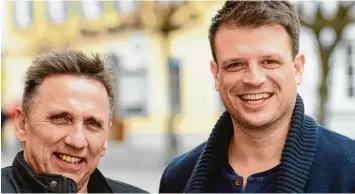  ?? Foto: Bernhard Weizenegge­r ?? Sie versprühen Optimismus: Sportleite­r Rudi Schiller (links) und Trainer Oliver Schmid sind überzeugt, die richtigen Konzepte für den SC Ichenhause­n gefunden zu haben.